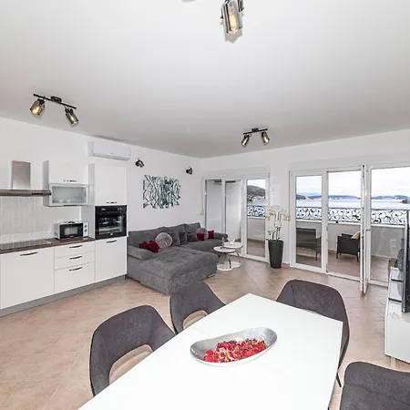 شقة Lovely In With House Sea View *