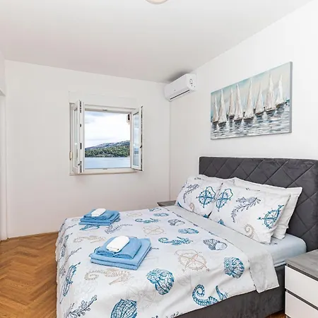 Lovely In With House Sea View