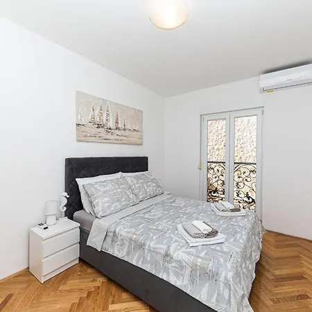 Lovely In With House Sea View شقة