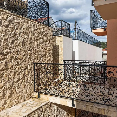 Lovely In With House Sea View شقة *